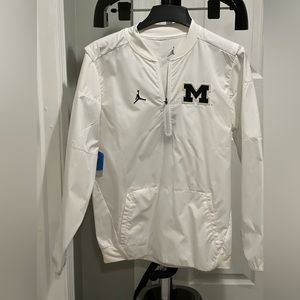 Michigan windbreaker pull over jacket